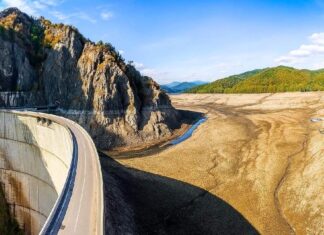 Lacul Vidraru nu se mai poate umple la loc, pentru că autoritățile au pierdut dopul de la baraj Lacul Vidraru nu se mai poate umple la loc, pentru că autoritățile au pierdut dopul de la baraj