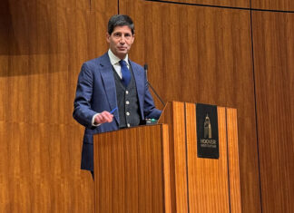 Trump taps Kevin Warsh, a Fed insider and outsider, to lead central bank Trump taps Kevin Warsh, a Fed insider and outsider, to lead central bank