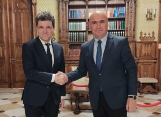 Nicușor Dan susține că nu scăpăm: „Bolojan rămâne premier. Nu există alternativă” Nicușor Dan susține că nu scăpăm: „Bolojan rămâne premier. Nu există alternativă”