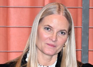 Crown Princess Mette-Marit issues statement over ’embarrassing’ friendship with Jeffrey Epstein Crown Princess Mette-Marit issues statement over ’embarrassing’ friendship with Jeffrey Epstein
