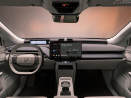 La voiture électrique jugée supérieure, des améliorations de Google Maps et de Waze, et les galères de Volkswagen sur le logiciel Rivian – Récap’ Survoltés