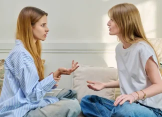 Isabel Reoyo, psicóloga: “Una persona que interrumpe la conversación no siempre refleja egocentrismo” Isabel Reoyo, psicóloga: “Una persona que interrumpe la conversación no siempre refleja egocentrismo”