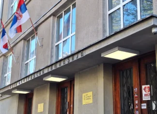 Nastavnici Pete beogradske gimnazije: Direktorka pokušala da spreči učenike da učestvuju na opštinskom takmičenju Nastavnici Pete beogradske gimnazije: Direktorka pokušala da spreči učenike da učestvuju na opštinskom takmičenju