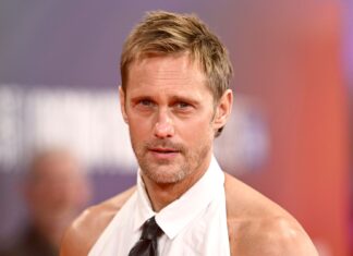 Alexander Skarsgård brings out family member for SNL hosting debut surprise Alexander Skarsgård brings out family member for SNL hosting debut surprise