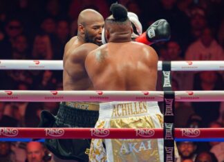 Un boxer și-a pierdut peruca în timpul meciului câștigat pe Madison Square Garden. A dat vina pe mama sa | VIDEO Un boxer și-a pierdut peruca în timpul meciului câștigat pe Madison Square Garden. A dat vina pe mama sa | VIDEO