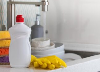 Obiectele din bucătărie pe care nu ar trebui să le speli niciodată cu detergent de vase. De ce? Obiectele din bucătărie pe care nu ar trebui să le speli niciodată cu detergent de vase. De ce?