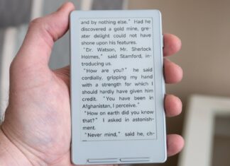 This tiny pocket-friendly e-reader is packed with frustration and potential This tiny pocket-friendly e-reader is packed with frustration and potential