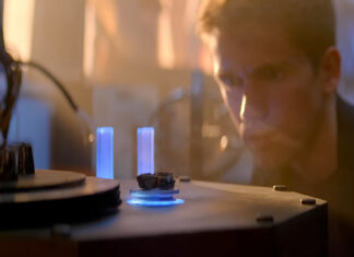 Esta peli de ciencia ficción tiene a una estrella de El Señor de los Anillos, y un anillo capaz de dominarnos a todos Esta peli de ciencia ficción tiene a una estrella de El Señor de los Anillos, y un anillo capaz de dominarnos a todos