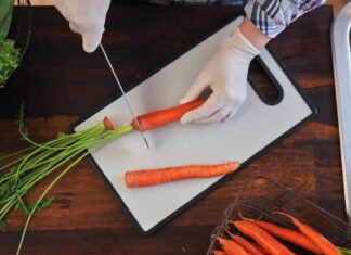 Life Hack: What are microplastics and should I swap my plastic chopping board for wood? Life Hack: What are microplastics and should I swap my plastic chopping board for wood?
