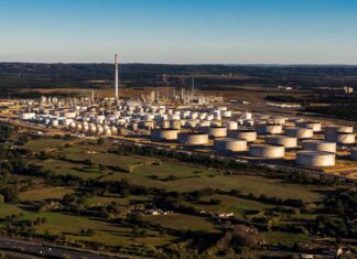 Refinação da Galp caiu para menos de metade no quarto trimestre com paragem em Sines Refinação da Galp caiu para menos de metade no quarto trimestre com paragem em Sines