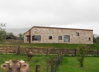 El precio no negociable de tener un pedazo de tierra en el paraíso: esta casa de campo en una aldea de Cantabria resume la felicidad de estar lejos de todo El precio no negociable de tener un pedazo de tierra en el paraíso: esta casa de campo en una aldea de Cantabria resume la felicidad de estar lejos de todo