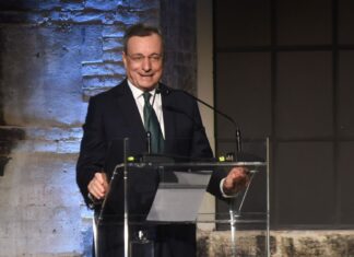 Draghi: «L’Europa rischia di diventare subordinata, divisa e deindustrializzata. Gli Usa cercano la frammentazione della Ue» Draghi: «L’Europa rischia di diventare subordinata, divisa e deindustrializzata. Gli Usa cercano la frammentazione della Ue»