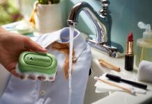 Siempre dejo una marca en el cuello» : el truco de Lara Varo que borra el maquillaje de tu ropa Siempre dejo una marca en el cuello» : el truco de Lara Varo que borra el maquillaje de tu ropa