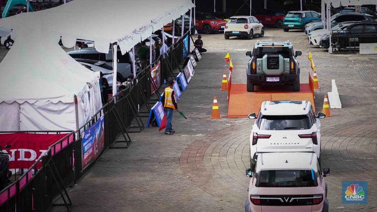 KNKT Sorot Mobil Listrik, Ramai Warga Intip Penampakannya di IIMS 2026 KNKT Sorot Mobil Listrik, Ramai Warga Intip Penampakannya di IIMS 2026