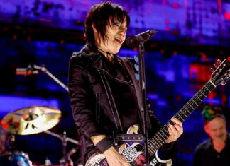 āI took the one lesson and left and never went back. I got to learn how to play guitar by myselfā: Joan Jett on defying stereotypes and teaching herself guitar by playing along to Led Zeppelin and Black Sabbath records āI took the one lesson and left and never went back. I got to learn how to play guitar by myselfā: Joan Jett on defying stereotypes and teaching herself guitar by playing along to Led Zeppelin and Black Sabbath records