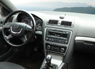 The 5 Best Dashboard Gadgets For Drivers Who Hate Touchscreens The 5 Best Dashboard Gadgets For Drivers Who Hate Touchscreens