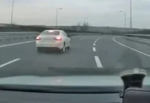 Videón a büntetőfékezés: úgy kiakadt a vétkes sofőr, hogy még maga hívott rendőrt Videón a büntetőfékezés: úgy kiakadt a vétkes sofőr, hogy még maga hívott rendőrt