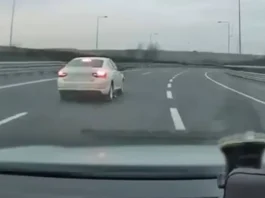 Videón a büntetőfékezés: úgy kiakadt a vétkes sofőr, hogy még maga hívott rendőrt