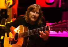 Chromatic Connections: How to Make the Spaces Between Chord Tones a Source of Color and Momentum Chromatic Connections: How to Make the Spaces Between Chord Tones a Source of Color and Momentum